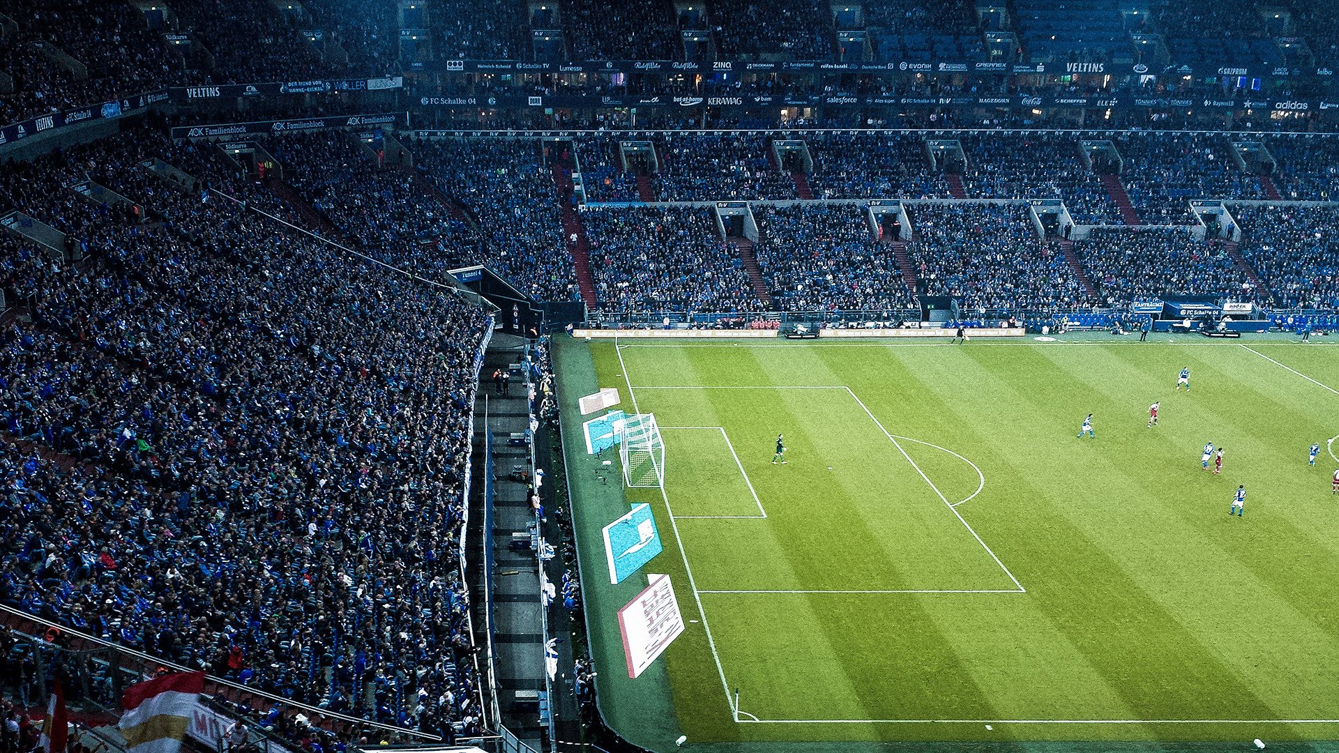 米兰主帅收到警告,球迷质疑战术调整,米兰下场